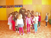 návštěva -housle školka